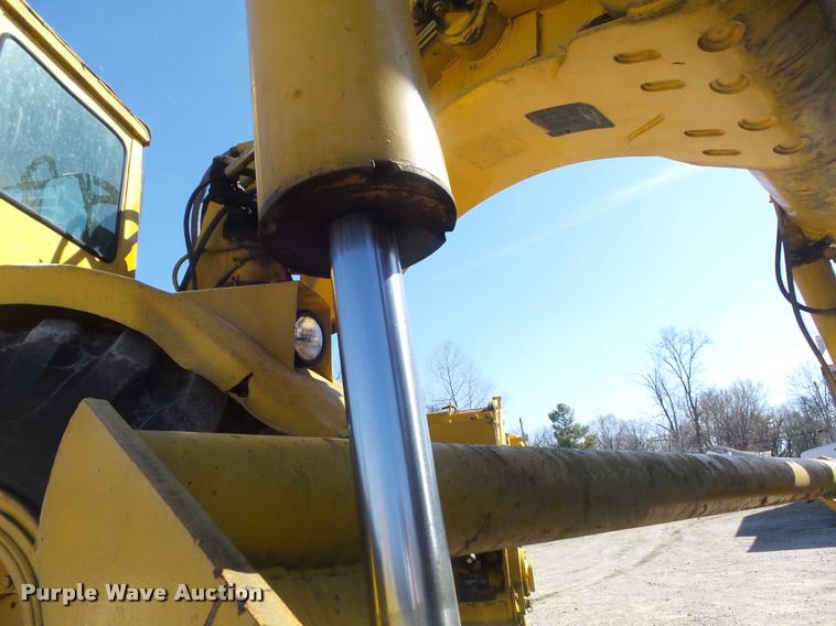 image for item K7698 1969 John Deere 860 elevating scraper