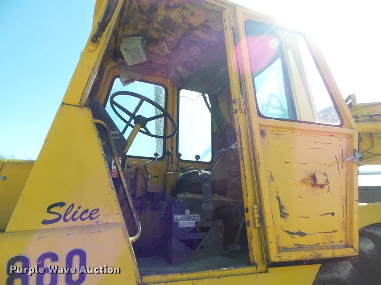 image for item K7698 1969 John Deere 860 elevating scraper