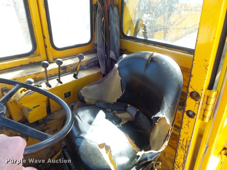 image for item K7698 1969 John Deere 860 elevating scraper