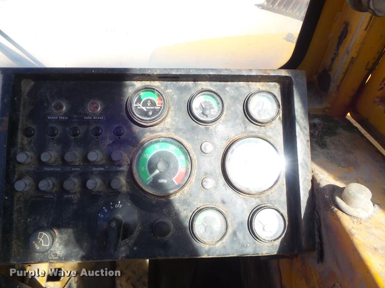 image for item K7698 1969 John Deere 860 elevating scraper