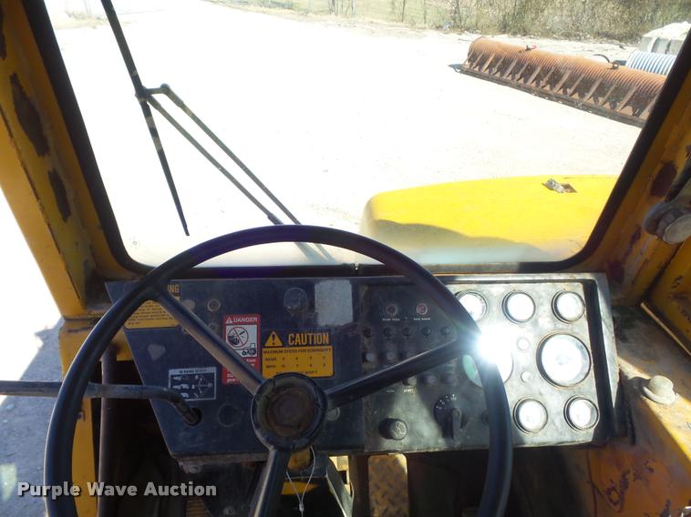 image for item K7698 1969 John Deere 860 elevating scraper