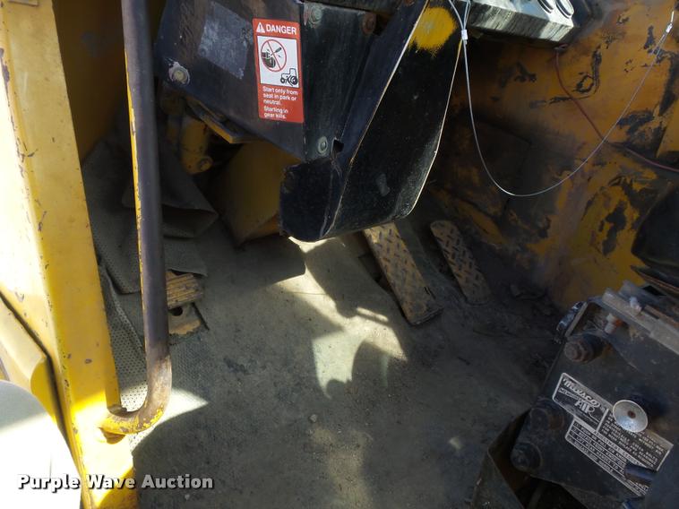 image for item K7698 1969 John Deere 860 elevating scraper