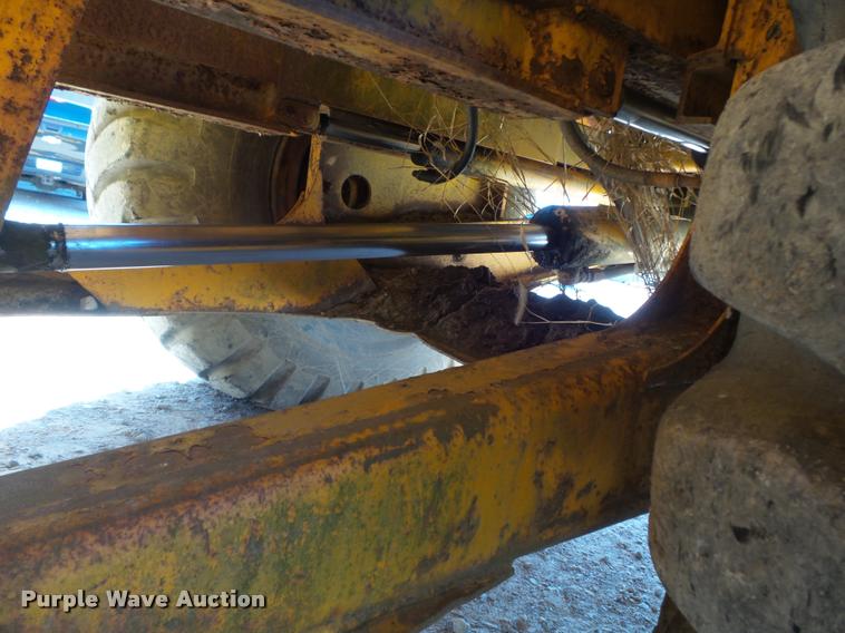 image for item K7698 1969 John Deere 860 elevating scraper