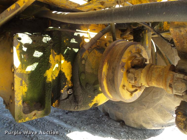 image for item K7698 1969 John Deere 860 elevating scraper