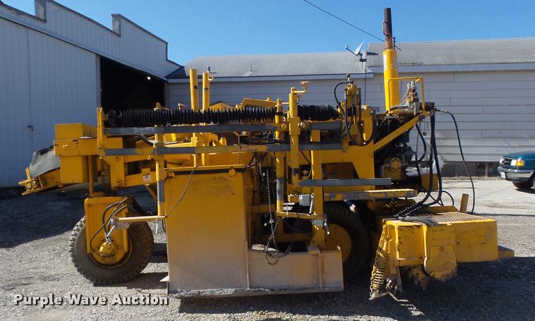 image for item K7699 1995 Puckett Bros 850SF curb machine