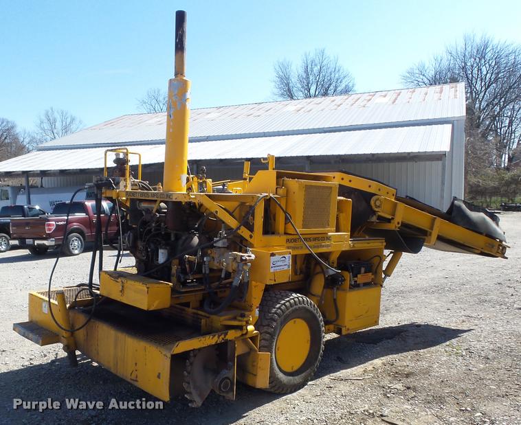 image for item K7699 1995 Puckett Bros 850SF curb machine