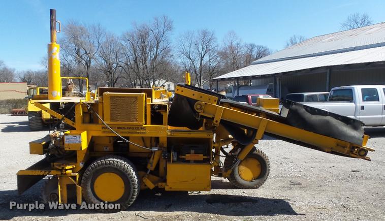 image for item K7699 1995 Puckett Bros 850SF curb machine