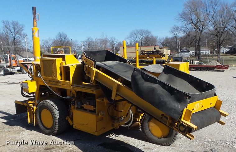 image for item K7699 1995 Puckett Bros 850SF curb machine