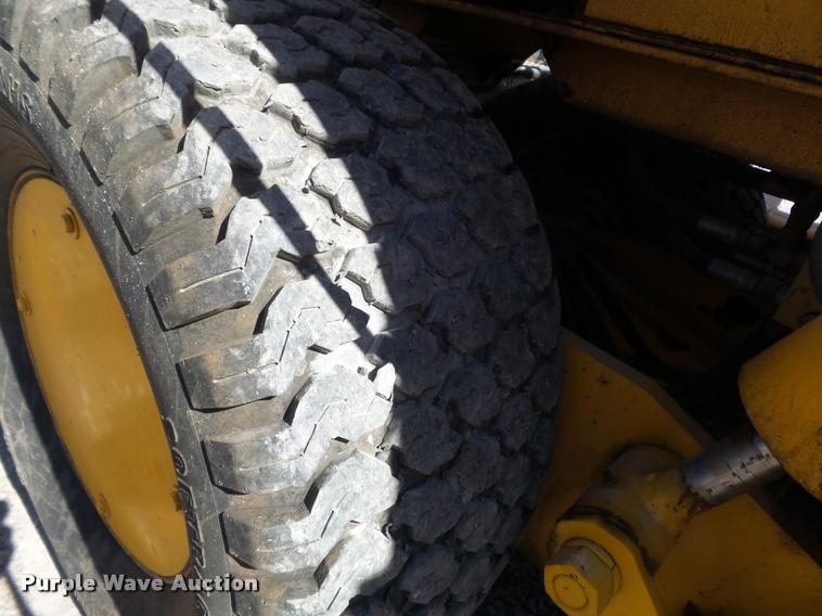 image for item K7699 1995 Puckett Bros 850SF curb machine