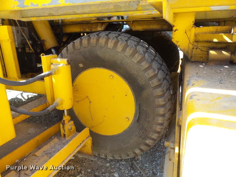 image for item K7699 1995 Puckett Bros 850SF curb machine