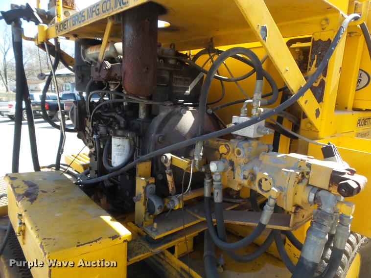 image for item K7699 1995 Puckett Bros 850SF curb machine