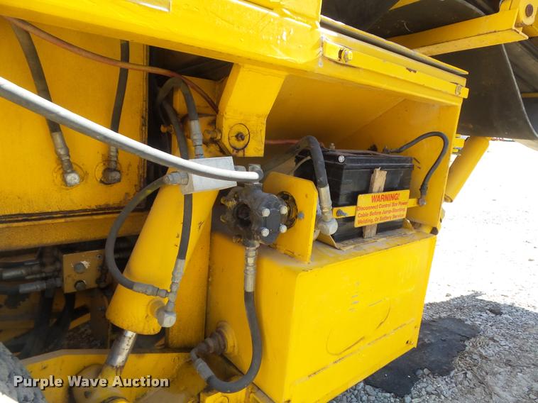 image for item K7699 1995 Puckett Bros 850SF curb machine