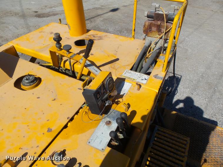 image for item K7699 1995 Puckett Bros 850SF curb machine