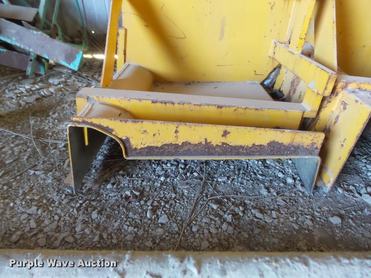 image for item K7699 1995 Puckett Bros 850SF curb machine