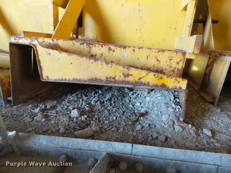 image for item K7699 1995 Puckett Bros 850SF curb machine