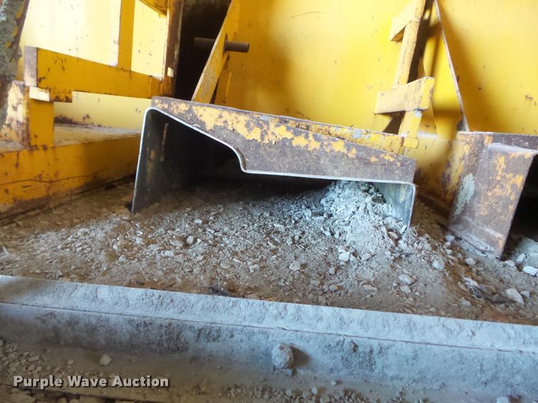 image for item K7699 1995 Puckett Bros 850SF curb machine