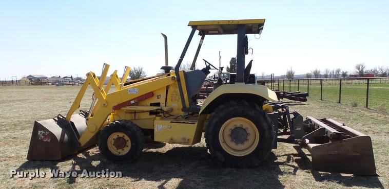 image for item L1602 2005 New Holland LV80 loader tractor
