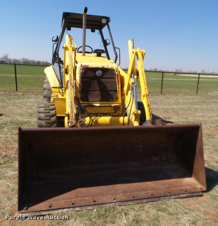 image for item L1602 2005 New Holland LV80 loader tractor