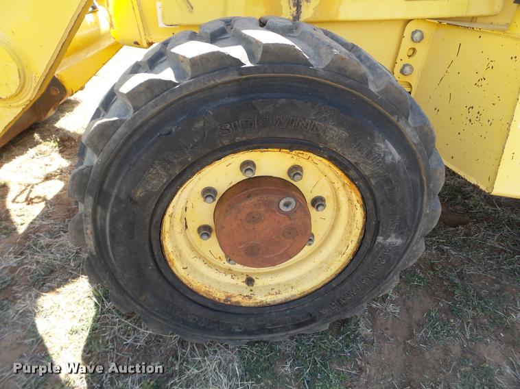 image for item L1602 2005 New Holland LV80 loader tractor