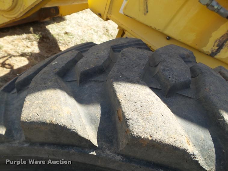 image for item L1602 2005 New Holland LV80 loader tractor