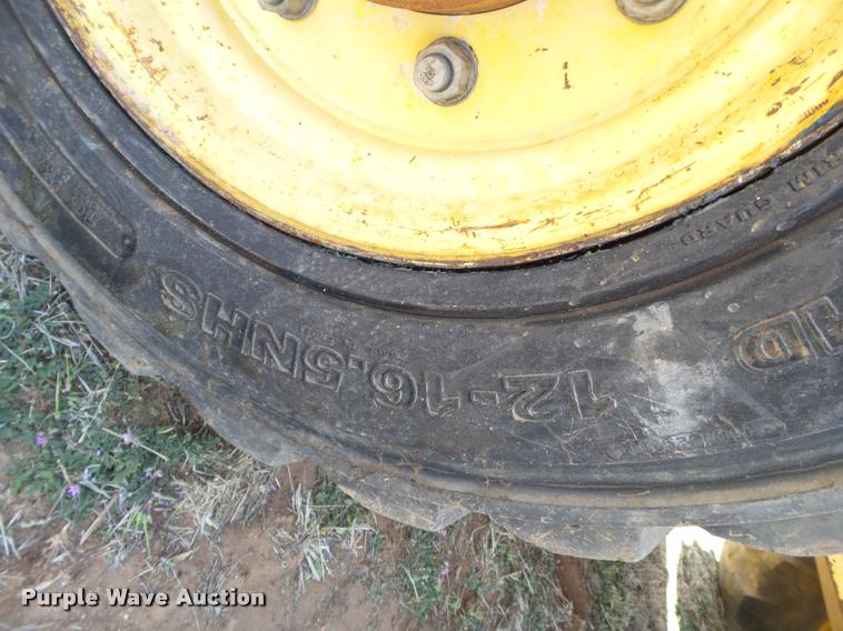 image for item L1602 2005 New Holland LV80 loader tractor