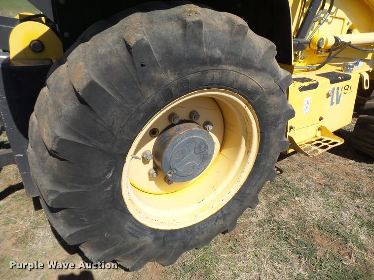 image for item L1602 2005 New Holland LV80 loader tractor