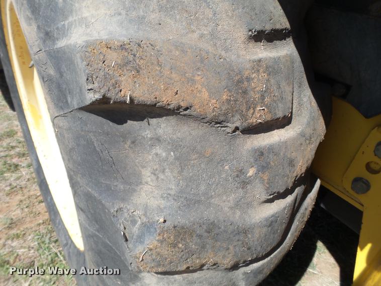 image for item L1602 2005 New Holland LV80 loader tractor