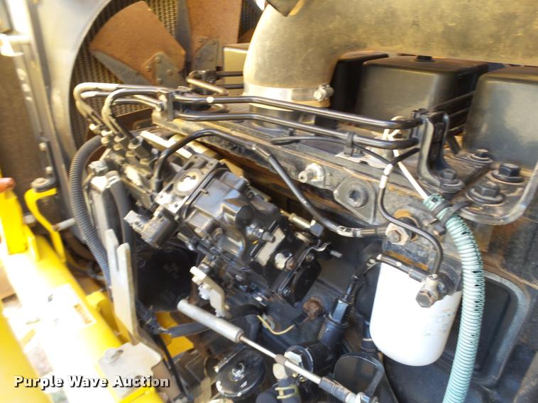 image for item L1602 2005 New Holland LV80 loader tractor