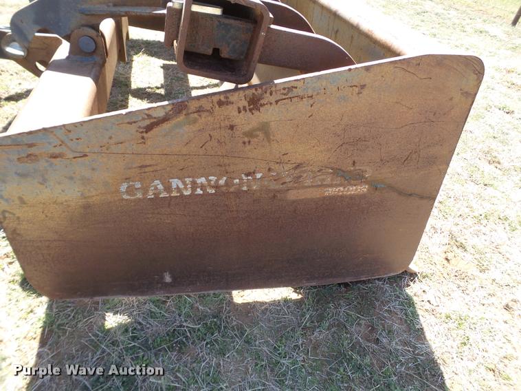 image for item L1602 2005 New Holland LV80 loader tractor