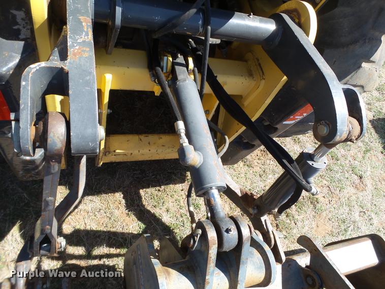 image for item L1602 2005 New Holland LV80 loader tractor