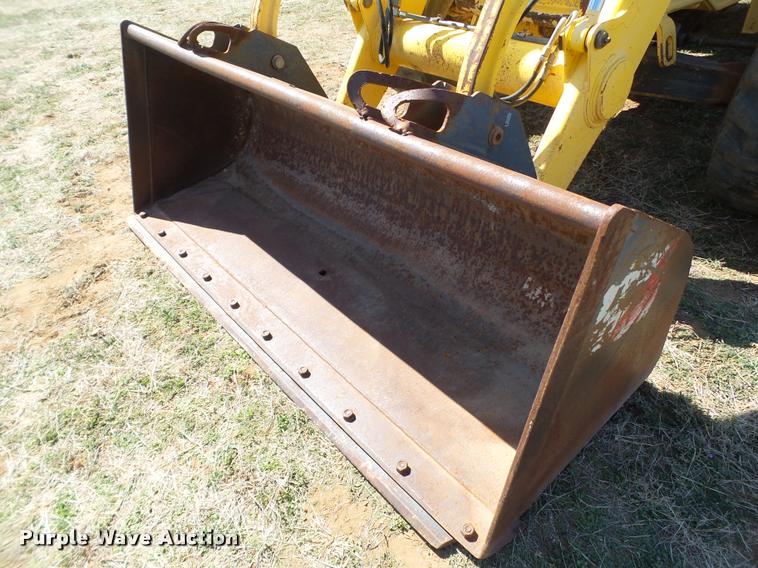 image for item L1602 2005 New Holland LV80 loader tractor