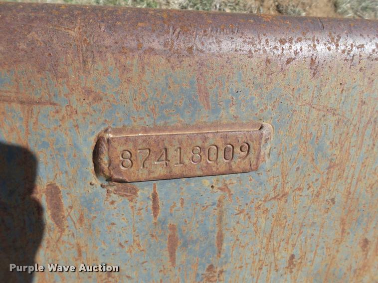 image for item L1602 2005 New Holland LV80 loader tractor