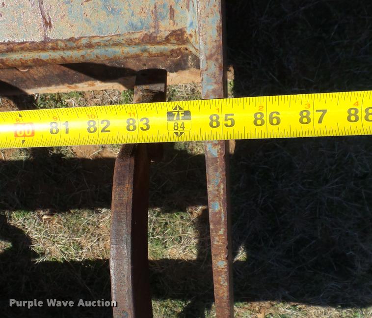 image for item L1602 2005 New Holland LV80 loader tractor