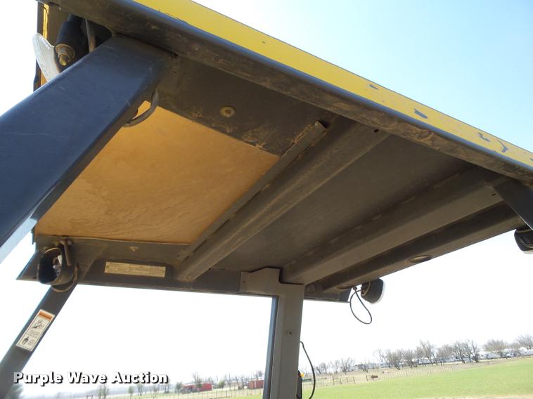 image for item L1602 2005 New Holland LV80 loader tractor