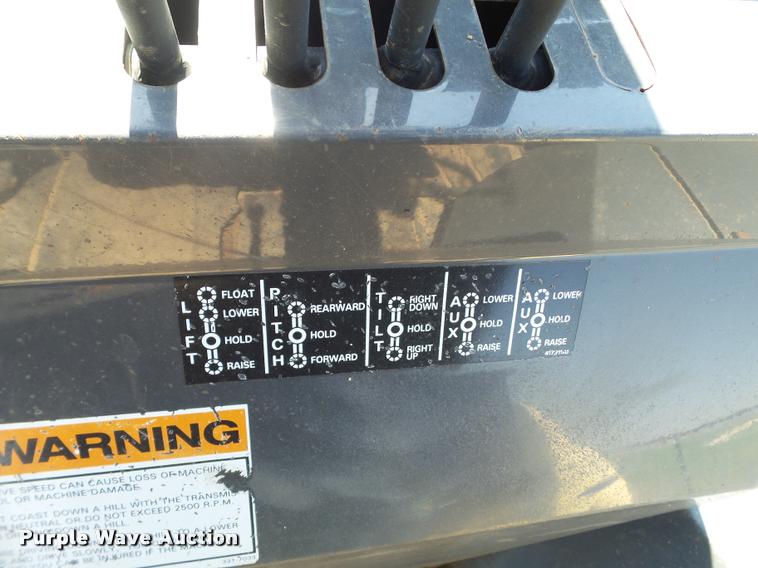 image for item L1602 2005 New Holland LV80 loader tractor