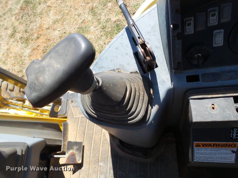 image for item L1602 2005 New Holland LV80 loader tractor