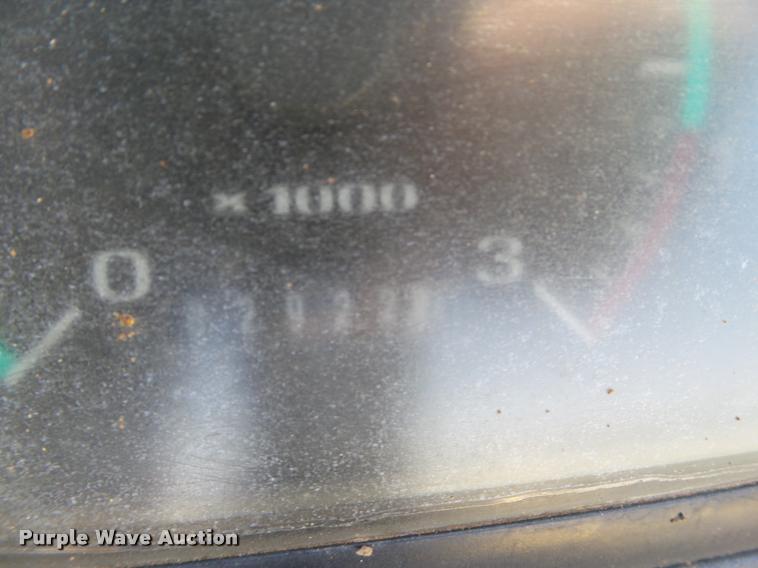 image for item L1602 2005 New Holland LV80 loader tractor