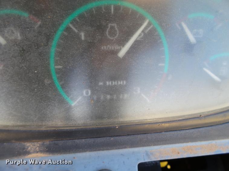 image for item L1602 2005 New Holland LV80 loader tractor