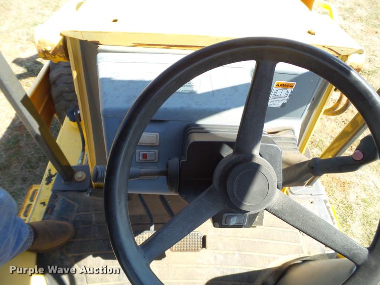 image for item L1602 2005 New Holland LV80 loader tractor