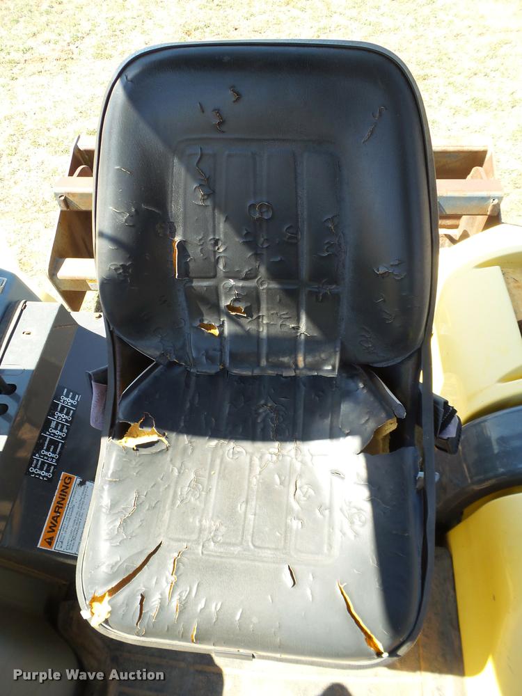 image for item L1602 2005 New Holland LV80 loader tractor