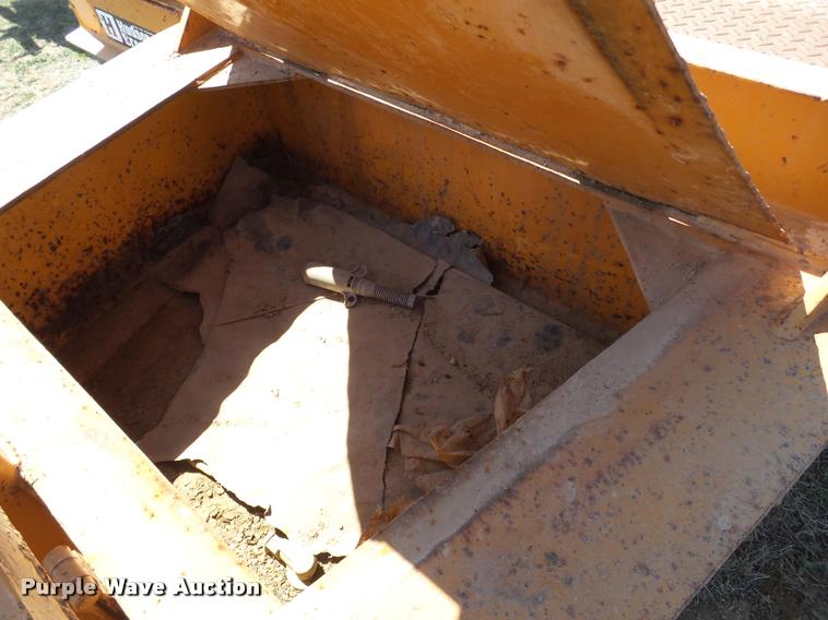 image for item L1606 1995 Hudson equipment trailer