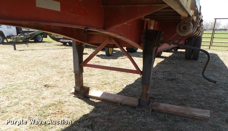 image for item L1609 1995 Utility FS2CHAE flatbed trailer