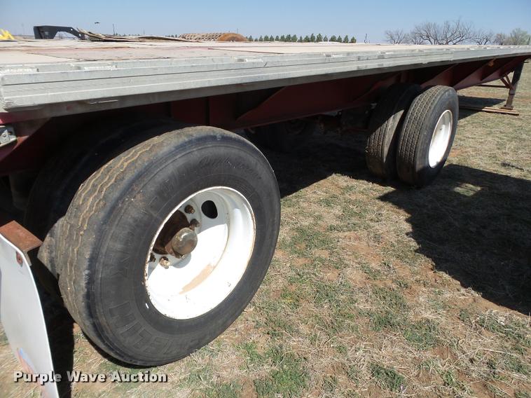 image for item L1609 1995 Utility FS2CHAE flatbed trailer