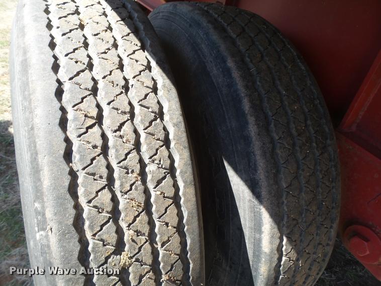 image for item L1609 1995 Utility FS2CHAE flatbed trailer