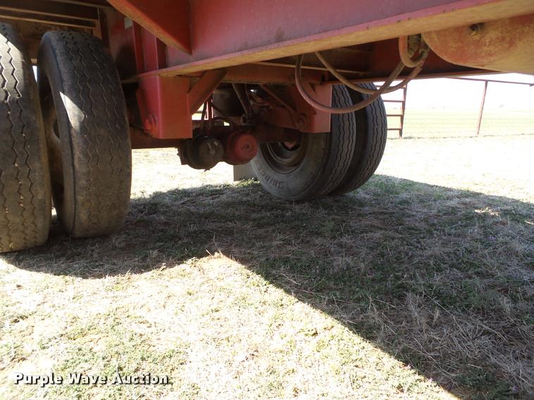 image for item L1609 1995 Utility FS2CHAE flatbed trailer