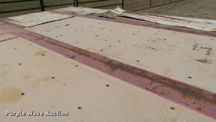 image for item L1609 1995 Utility FS2CHAE flatbed trailer