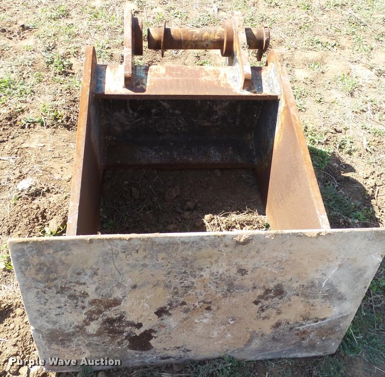 image for item L1614 Excavator scraper/packer