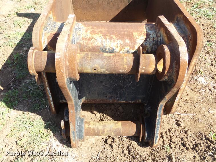 image for item L1614 Excavator scraper/packer