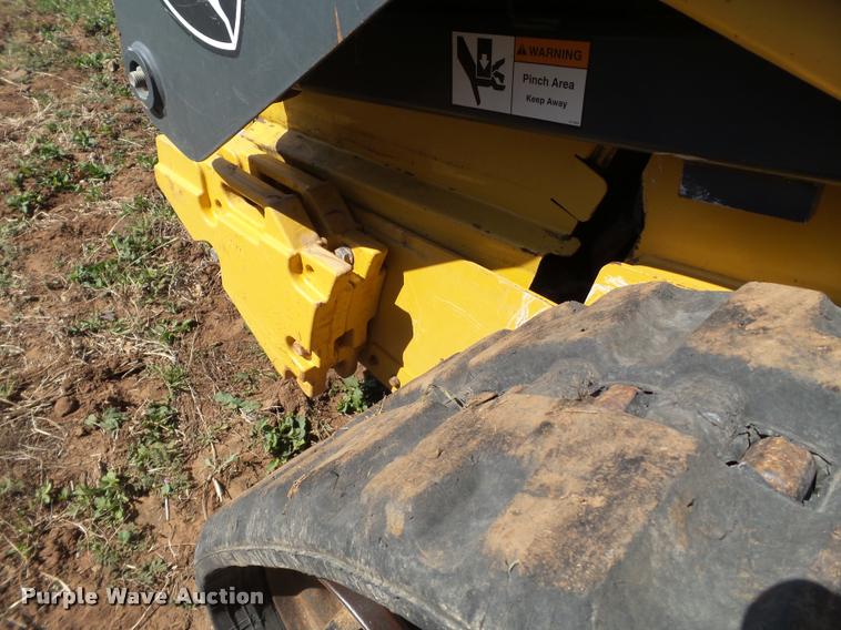 image for item L1616 2010 John Deere 319D skid steer