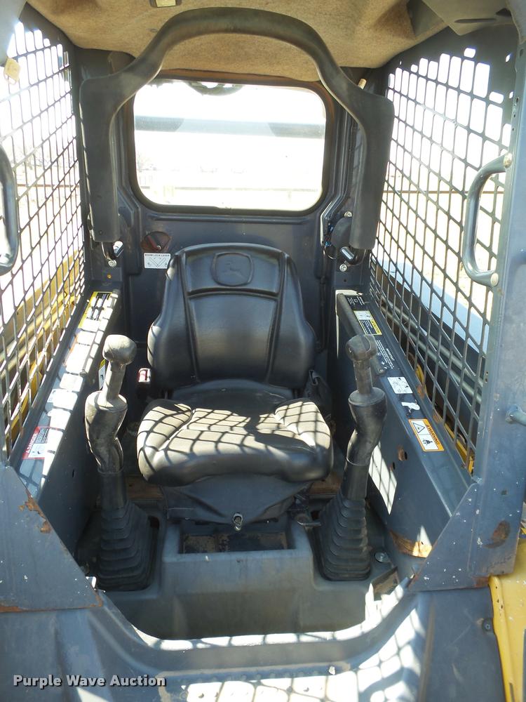 image for item L1616 2010 John Deere 319D skid steer